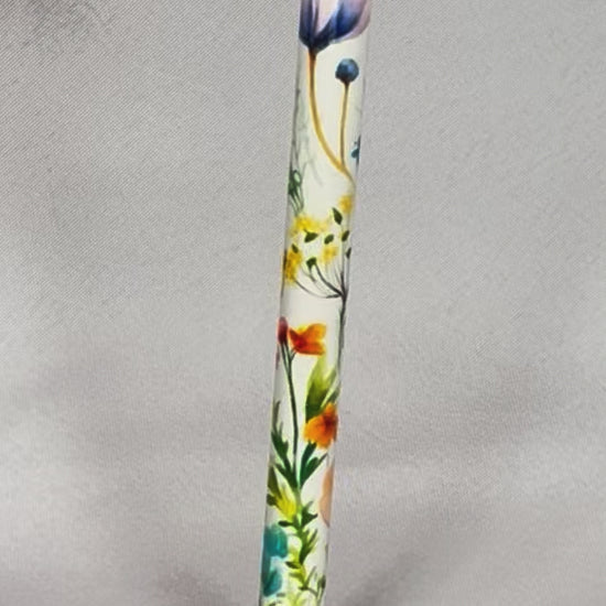 Video of spring flowers pen spinning to show full design. 