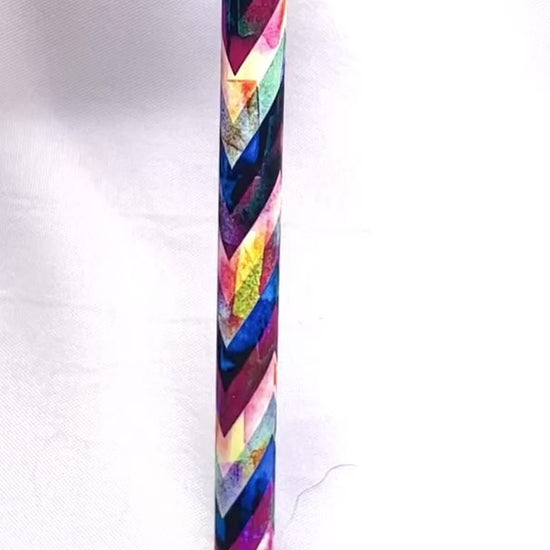Video of colorful Chevron pen spinning to show full design. 